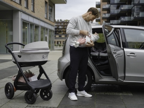 BeSafe iZi Twist B i-Size obrotowy fotelik samochodowy 0-18 kg - burgund melange