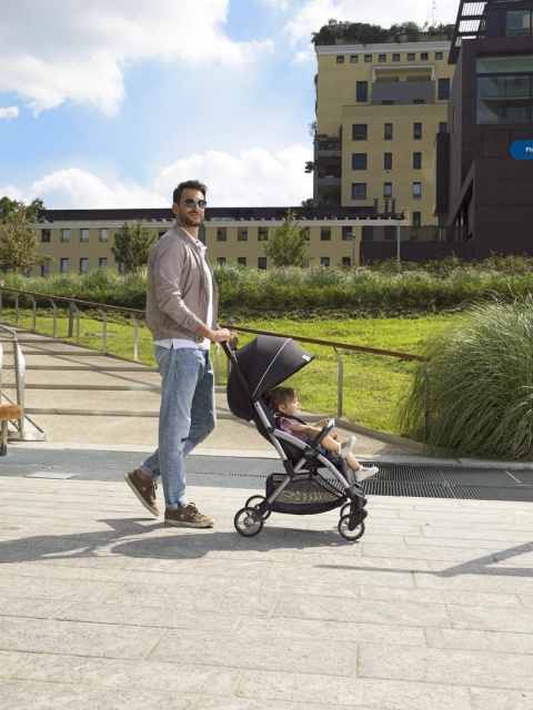 GOODY PLUS Chicco wózek spacerowy do 22kg składany jedną ręką 6,9kg - GRAPHITE