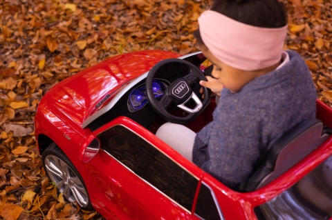 AUDI Q8 RS Pojazd na akumulator TOYZ - Red