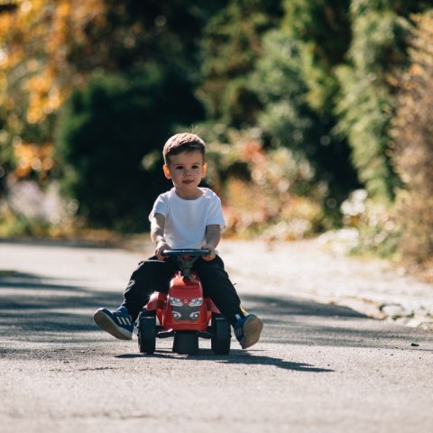 FALK Traktorek Baby Massey Ferguson Czerwony z Przyczepką + akc. Od 1 roku