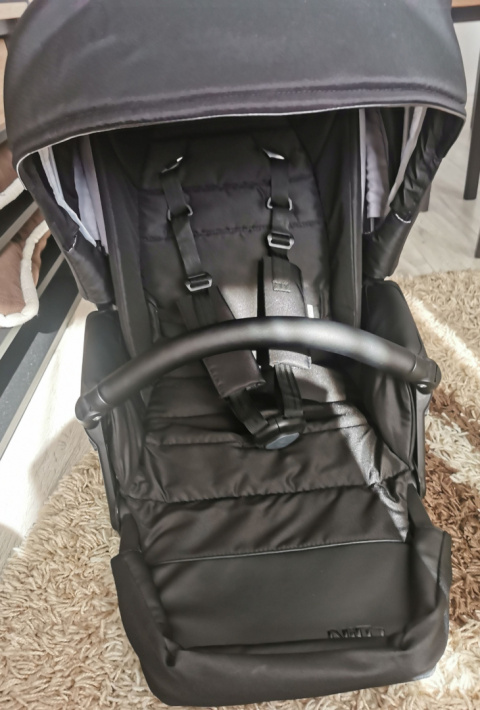 Nico Bebetto - siedzisko wózka dziecięcego - 04 całe czarne (brak brązowych dodatków)