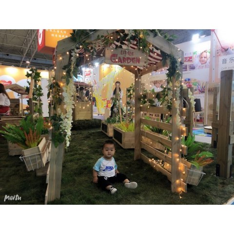 CLASSIC WORLD EDU Kwietnik Altana z Daszkiem "Mały Ogród"