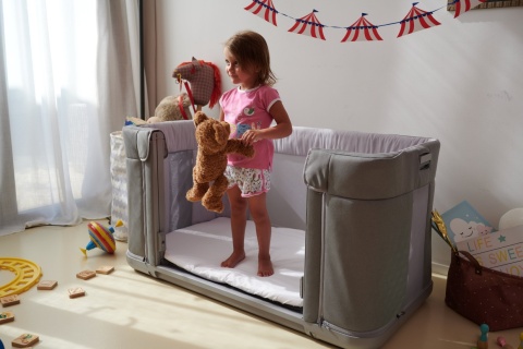 NEXT 2 ME FOREVER OUTLET Chicco Łóżeczko dostawne 0m+ Next2Me COOL GREY