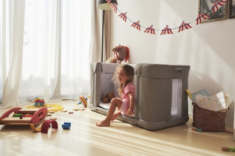 NEXT 2 ME FOREVER OUTLET Chicco Łóżeczko dostawne 0m+ Next2Me COOL GREY