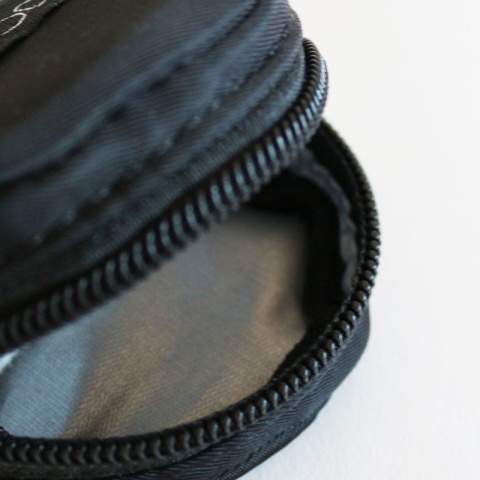 NIA JOISSY Opakowanie na smoczek - Black/Gold