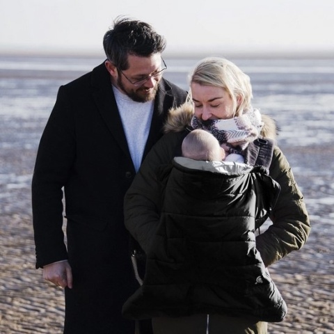 CuddleCo Comfi-Cape 2w1 Śpiworek do wózka lub nosidła - fuksja/granat