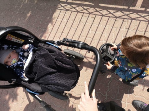 SIDE RIDER Dostawka boczna z siedziskiem mocowana do wózka + poduszka / wkładka Tropikalne Liście