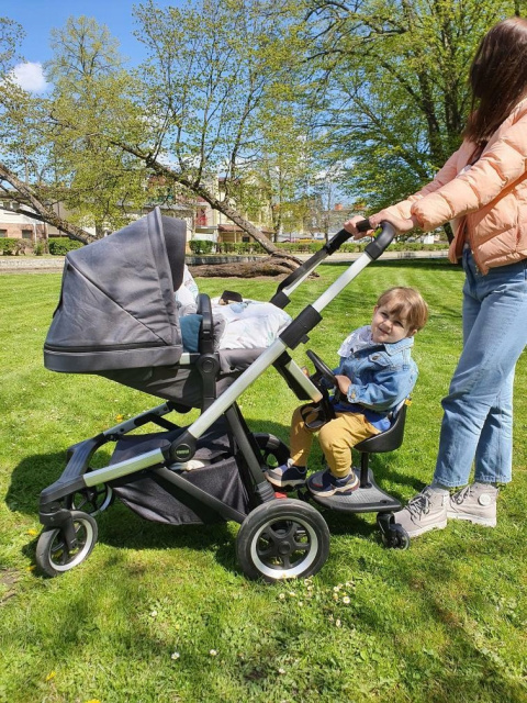 X RIDER PLUS Dostawka z siedziskiem mocowana do wózka, max 25 kg + poduszka / wkładka Tęcza