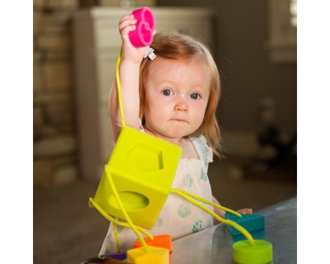Sorter kostka sensoryczna Oombee Cube dopasuj kształty 6 miesięcy + Fat Brain Toy Qelements