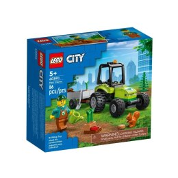 Lego city traktor w parku