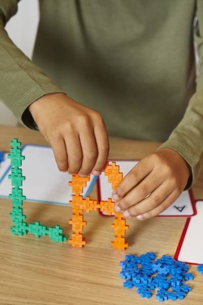 Plus-Plus, Mini Mix 2000 szt. ABC 123 - 4 płytki , 80 zadań kart pracy Learn to build