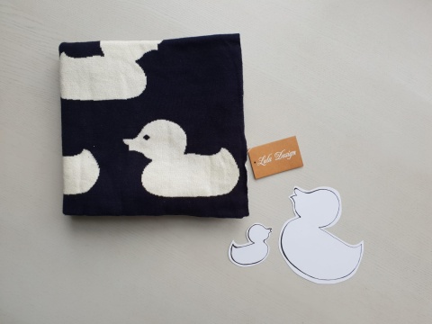 Lula Design Bawełniany kocyk niemowlęcy 80 cm x 100 cm KLD-131 KACZKA GRANATOWA