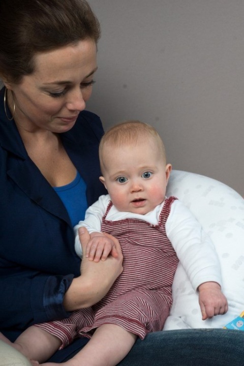 SNOOZEBABY Poduszka do karmienia z torbą