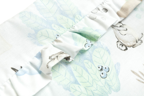 Ochraniacz do łóżeczka z falbanką Sensillo - SPACER