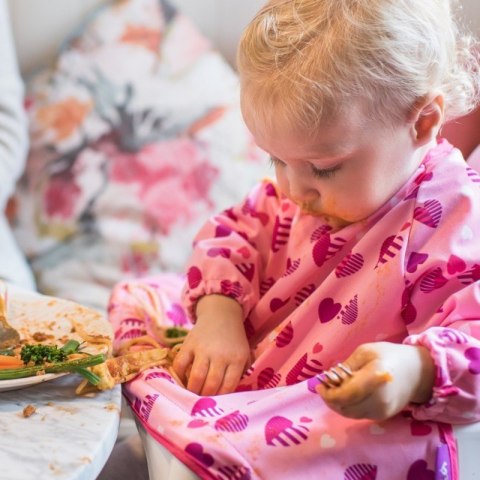 Tidy Tot - śliniak fartuszkowy z przyssawkami BLW Cover & Catch Hearts