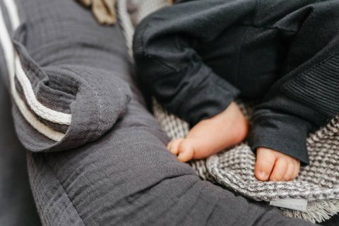 Hi Little One kokon gniazdko dla Noworodka z organicznego oddychającego BIO muślinu Iron