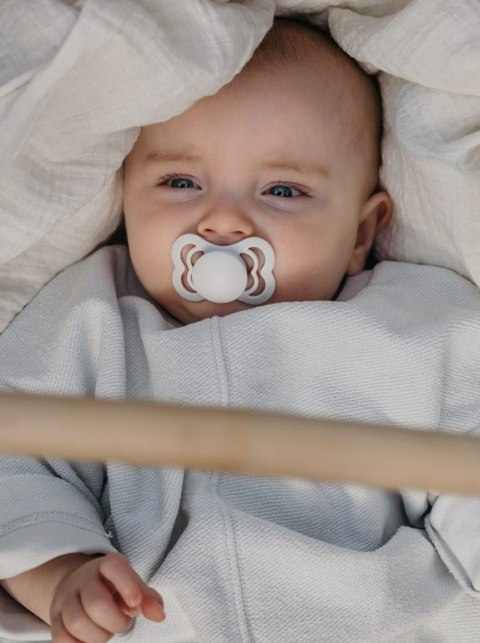 BIBS SUPREME SAND M Smoczek Uspokajający kauczuk Hevea