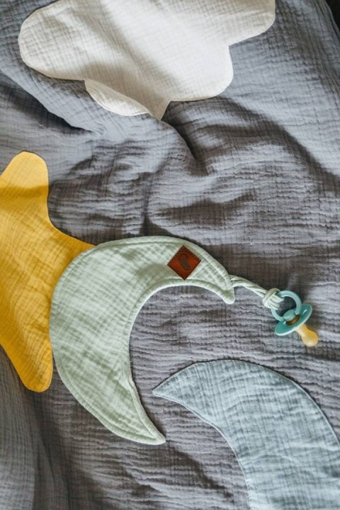 Hi Little One przytulanka doudou z zapachem mamy z zawieszką na smoczek BIO bawełna MOON Mint