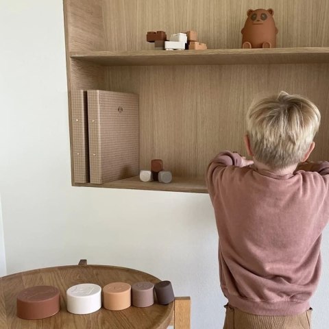 Nuuroo - wieża silikonowa z kubeczków Stable Tower