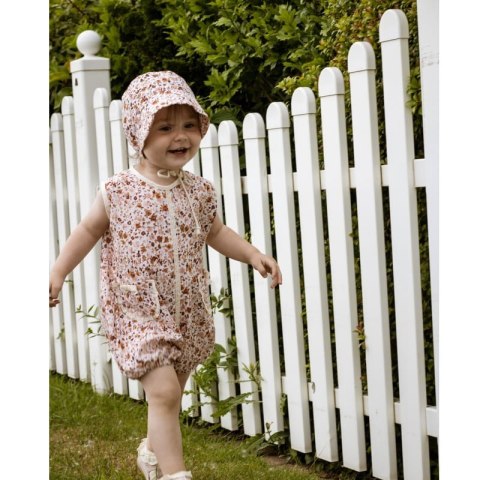 Hi Little One bonetka przeciwsłoneczna z daszkiem BOHO FLOPI Cognac roz M Pom Pom