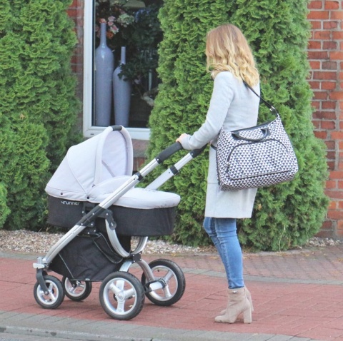 ENJOY JOISSY to pojemna torba dla mamy w miejskim stylu - black triangles