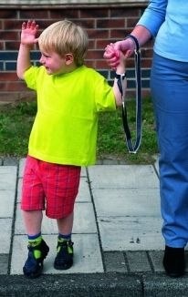 Pasek bezpieczeństwa na rączkę malucha Clippasafe MULTICOLOUR