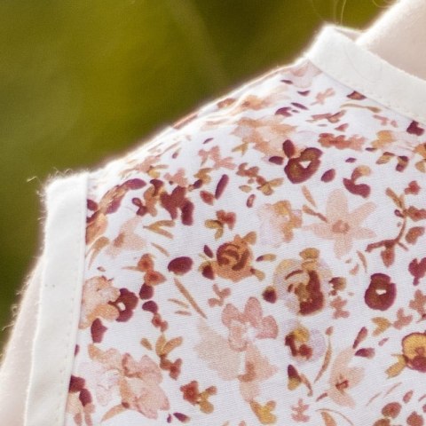 Hi Little One rampers dla dziewczynki BOHO FLOPI Cognac roz L Pom Pom