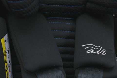 SEAT3FIT i-Size AIR Chicco fotelik samochodowy 0-25 kg 40-125 cm - ZIP BLACK AIR