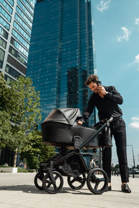GLOSS ibebe 2w1 wózek wielofunkcyjny dla dzieci do 22 kg- IG217 Black eco leather