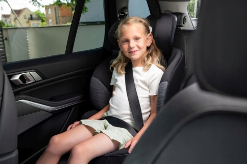 LARS I-Size Lionelo fotelik samochodowy 15-36 kg - Black Grey