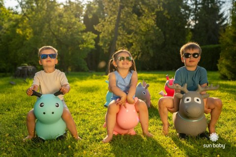 Skoczek gumowy dla dzieci GĄSIENICZKA 55 cm różowy do skakania z pompką