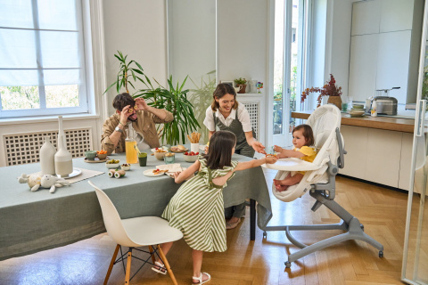 BABY HUG PRO 5w1 WHITE CREAM leżaczek kołyska łóżeczko krzesełko do karmienia Chicco