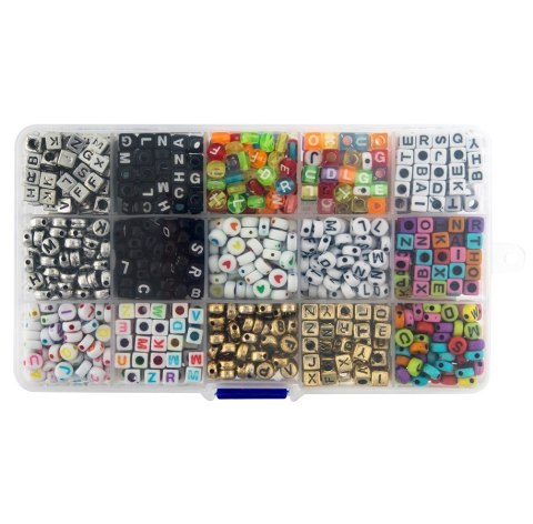 Koraliki z literkami w pudełku