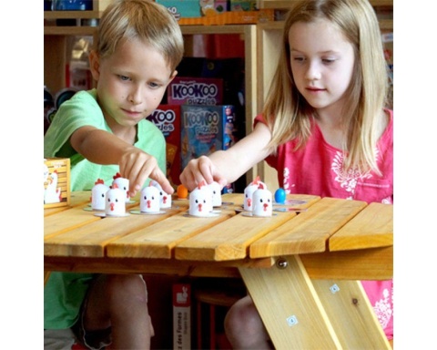 Gra Kurnik, Peek-A-Doodle Doo Fat Brain Toys