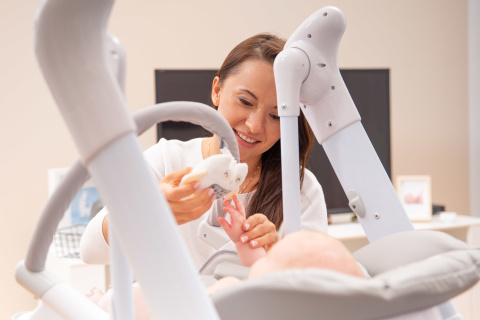 INDIGO Caretero 2w1 krzesełko do karmienia i huśtawka dla niemowląt - Powder Pink