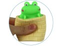 Zabawka Antystresowa Zielona Żabka Wyskakująca z Beczki