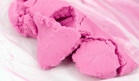 Piasek sensoryczny dla dzieci 1kg w woreczku czerwony