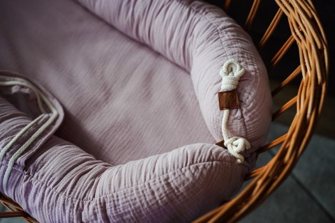Hi Little One kokon gniazdko dla Noworodka z organicznego oddychającego BIO muślinu Baby Pink