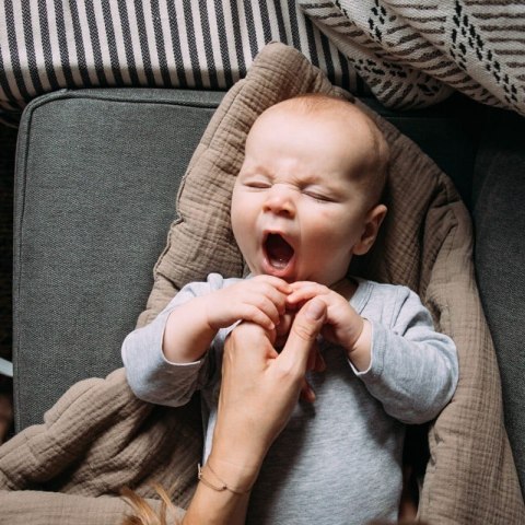 Hi Little One kołderka rożek z podusią z oddychającej organicznej BIO bawełny Blush