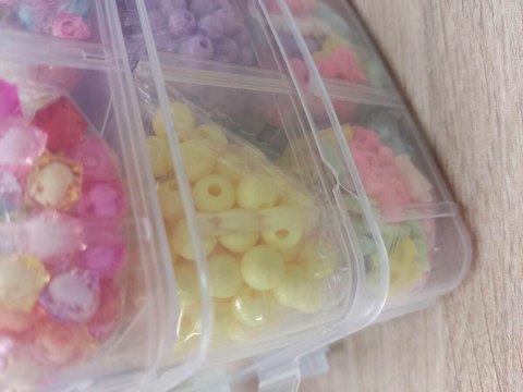 Zestaw Do Tworzenia Robienia Biżuterii, Bransoletek, Charmsy, Zawieszki, Koraliki 400el. Kuferek Przecena 1