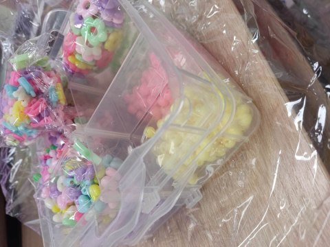 Zestaw Do Tworzenia Robienia Biżuterii, Bransoletek, Charmsy, Zawieszki, Koraliki 400el. Kuferek Przecena 1