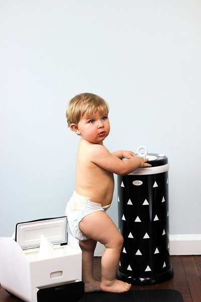 Ubbi, metalowy kosz na pieluchy, czarny w trójkąty