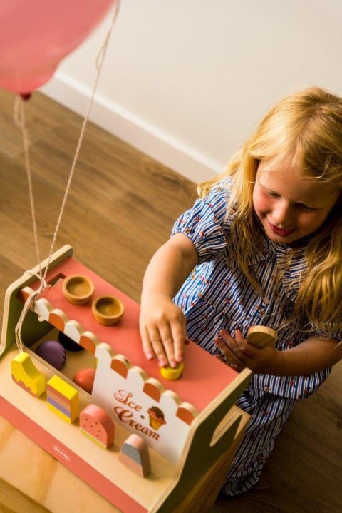 Drewniana lodziarnia sklep z lodami DANTOY