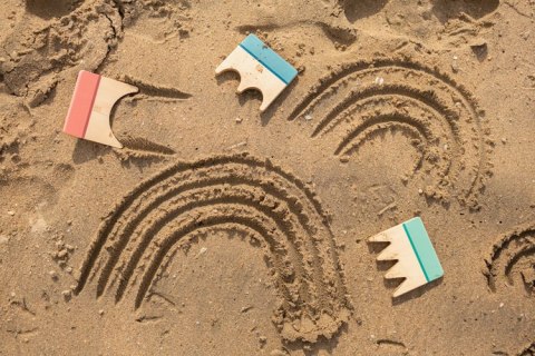 BS Toys, Zestaw drewnianych łopatek do robienia wzorów na piachu