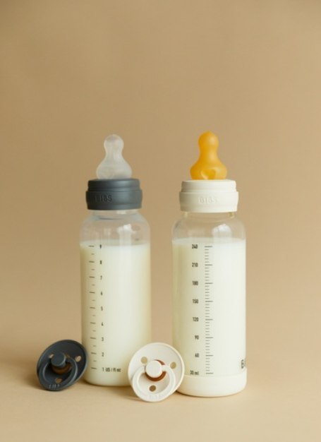 BIBS BUTELKA SZKLANA ze smoczkiem antykolkowym z kauczuku naturalnego poj. 120 ml BABY BLUE