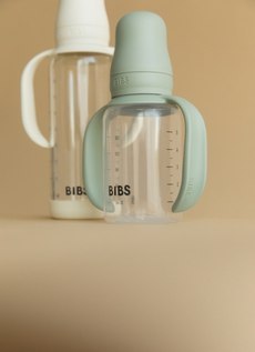 BIBS BUTELKA SZKLANA ze smoczkiem antykolkowym z kauczuku naturalnego poj 240 ml BABY BLUE