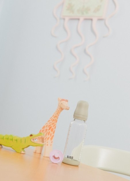 BIBS BUTELKA SZKLANA ze smoczkiem antykolkowym z kauczuku naturalnego po 240 ml BLUSH