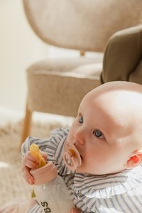 BIBS BUTELKA SZKLANA ze smoczkiem antykolkowym z kauczuku naturalnego po 240 ml BLUSH