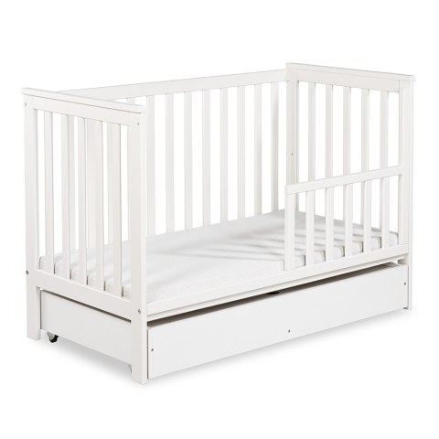 KLUPŚ Łóżeczko z barierką IWON biel 120x60