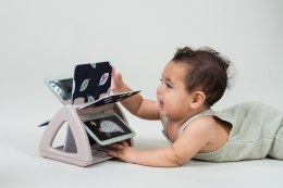 Czarno-Biała Książeczka Obracająca się z Grzechotką i Lusterkiem - Sensoryczna Zabawa dla Niemowląt